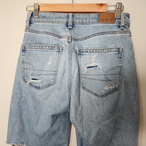American Eagle Stretch Mom Light Wash Distressed 2R - Picture 5 of 9